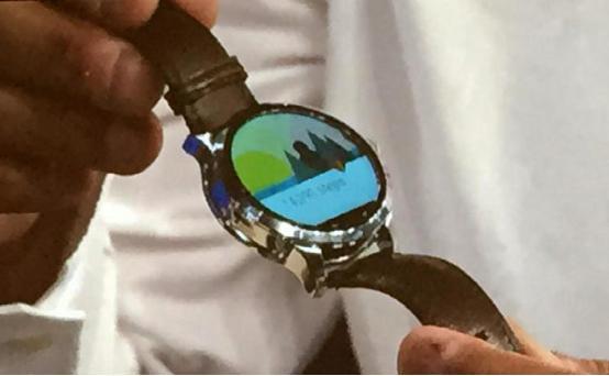 Fossil展示新款智能手表 跟Moto 360長一樣